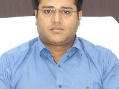 नक्लस प्रभावित क्षेत्र में निमार्णाधीन पल्ली-बारसूर सड़क का कलेक्टर एवं एसपी ने लिया जायजा