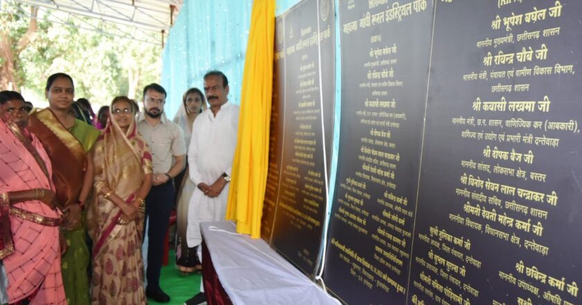 मुख्यमंत्री ने महात्मा गांधी रूरल इंडस्ट्रियल पार्क का किया शिलान्यास, प्रत्येक रीपा हेतु 2 करोड़ राशि स्वीकृत