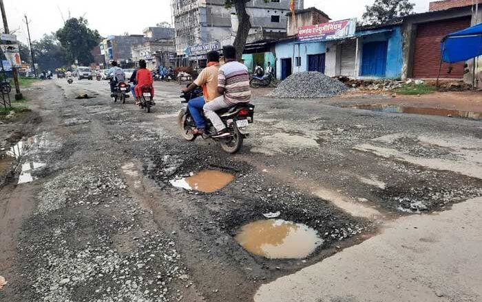 तीन महीने बाद सरगुजा की सड़कें हो जाएंगे गड्ढा मुक्त, 15 से काम शुरू