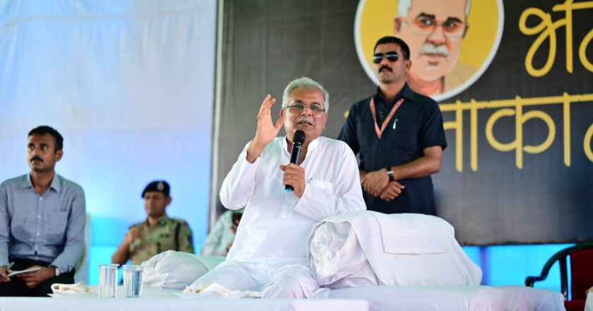 मुख्यमंत्री ने जाना लोगों को राज्य शासन की योजनाओं का लाभ मिल रहा है या नहीं