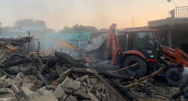 सीएम ने जाहिर की नाराजगी ,चंबल में डकैतों के घर पर पहुंचा बुलडोजर