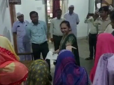 विधायक रामबाई के बिगड़े बोल, कलेक्टर से बोली- ढोर हो क्या?