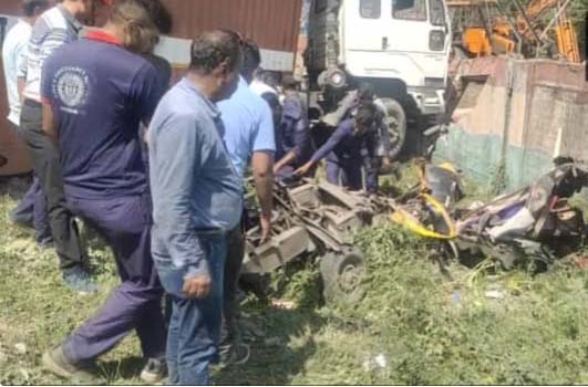 वडोदरा में ट्रक से ऑटो भिड़त 7 लोगों की मौत, 7 हुए घायल