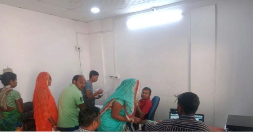 जिले में आयुष्मान कार्ड बनाने का अभियान निरंतर जारी