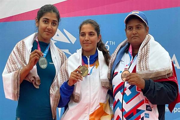 अकादमी की नीरू ने साधा सोने पर निशाना