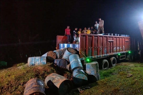 असम-त्रिपुरा चेकपोस्ट पर ट्रक से 2.4 करोड़ रुपये का गांजा जब्त