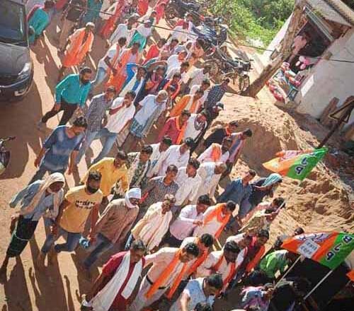 भाजपा ने नारायणपुर विधायक के कार्यालय का घेराव कर सौंपा ज्ञापन