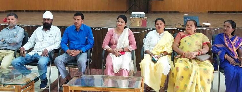 निगम के सफाई कामगारों के साथ मनाया गया दीपावली मिलन