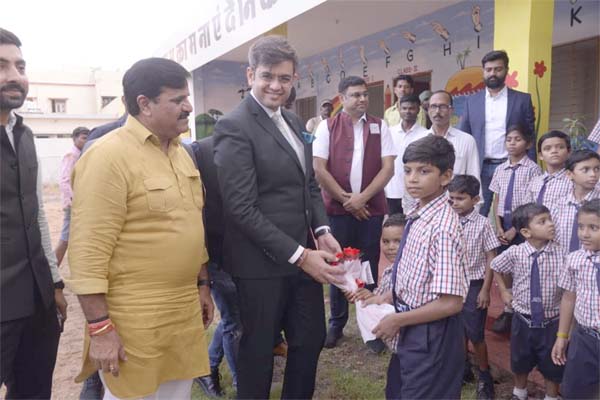 दूसरों को मोटिवेट करने वाले सोनू शर्मा मूक-बधिर बच्चों से मिलकर खुद मोटिवेट हो गए