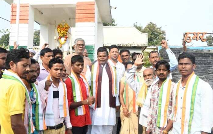 मंत्री लखमा ने 10 सीपीआई कार्यकतार्ओं को कांग्रेस प्रवेश करवाया