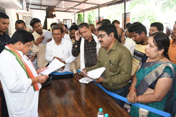 मंत्री डॉ. डहरिया ने आमजनों से की भेंट