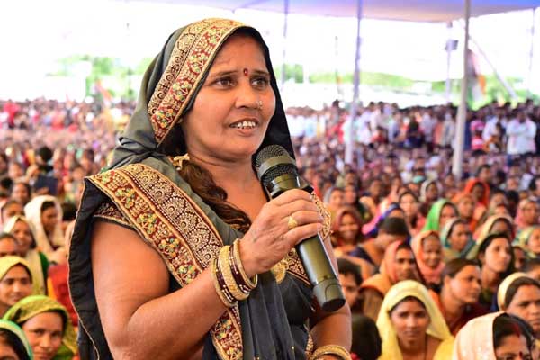 गोधन न्याय योजना से हुई आमदनी से उषाबाई ने पहली बार अपनी कमाई से खरीदे खुद के लिए गहने