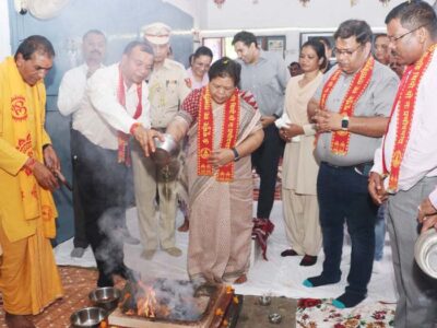 राज्यपाल सुश्री उइके ने विजयादशमी के अवसर पर विधिवत् शस्त्र पूजा और हवन किया