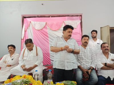 कांग्रेस के विधायकों ने कार्यकर्ताओं के साथ की बैठक