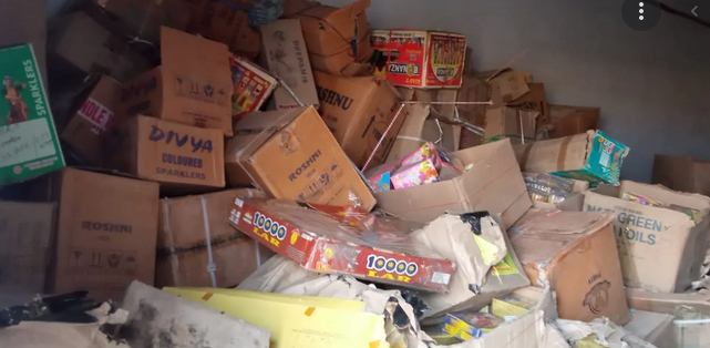 दिल्ली पुलिस ने 19 दिनों में 13,000 किलोग्राम से अधिक पटाखे किये जब्त