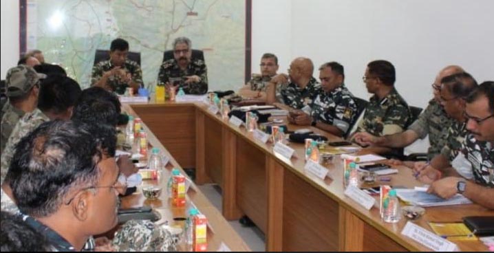 नक्सल उन्मूलन अभियान की समीक्षा कर आवश्यक दिशा-निर्देश दिये गये