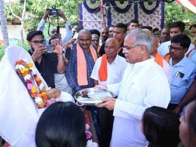 मुख्यमंत्री ने महेश्वर गोस्वामी को अर्पित की श्रद्धांजलि