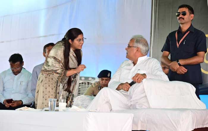 अधिग्रहित जमीन का नहीं मिला मुआवजा,मुख्यमंत्री ने कलेक्टर और एसडीएम को दिए निर्देश