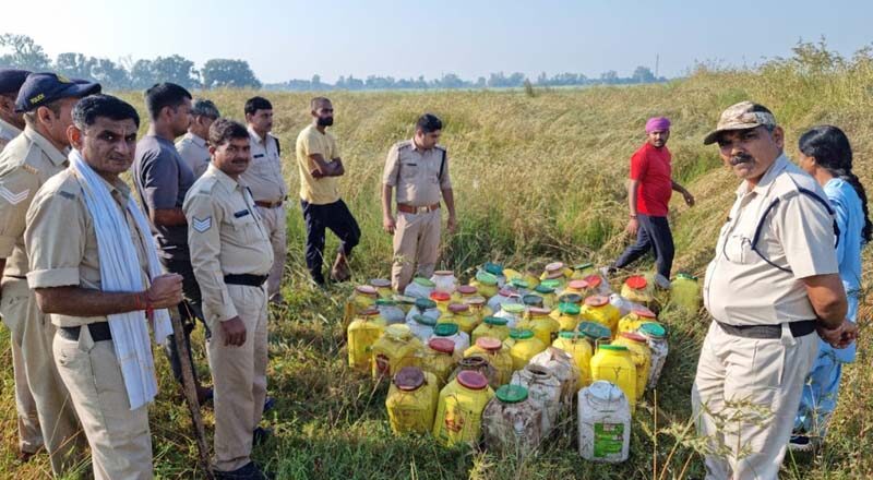 आबकारी विभाग द्वारा 4 लाख 6 हजार रूपये की अवैध महुआ लाहन जप्त