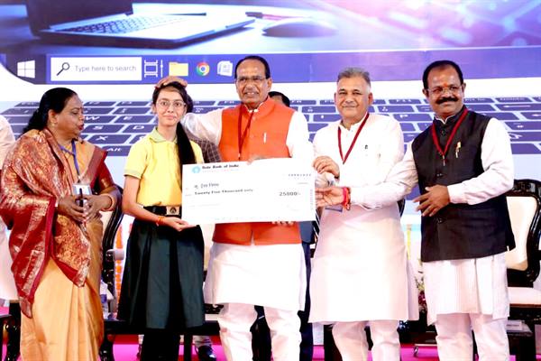 डॉक्टरी-इंजीनियरिंग की पढ़ाई के साथ विद्यार्थियों को स्टार्टअप के लिए भी सहयोग की व्यवस्था – मुख्यमंत्री चौहान