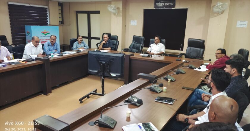 कलेक्टर ने की राष्ट्रीय पशुधन मिशन एवं पशुपालन क्रेडिट कार्ड योजना की समीक्षा