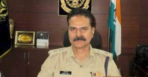 पुलिस अधीक्षक ने बड़े स्तर पर पुलिस बल इकाई का किया स्थानांतरण, रक्षित केंद्र से रामायण प्रसाद मिश्रा को मिली थाना यातायात की कमा