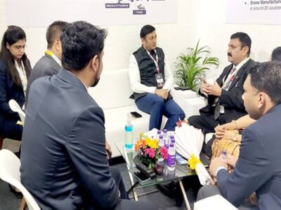 मंत्री दत्तीगांव ने गुजरात में डिफेंस एक्सपो में उद्योगपतियों से प्रदेश में निवेश पर चर्चा की