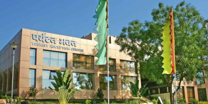 पर्यटन विभाग के इंदौर और भोपाल प्रबंधकों पर कई धाराओं में FIR दर्ज , गिरफ्तारी के लिए तलाश जारी