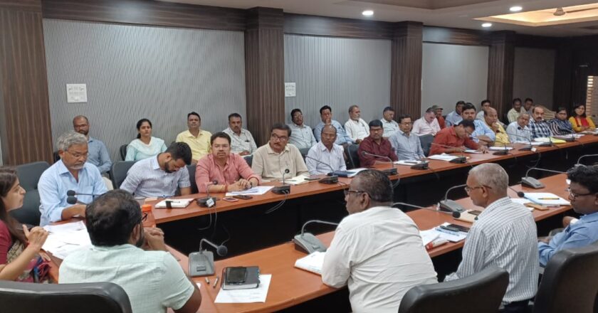 मुख्यमंत्री जन सेवा अभियान के तहत हितग्राहियों के शत्-प्रतिशत् सेचुरेशन की कार्यवाही सुनिश्चित की जाए-कलेक्टर