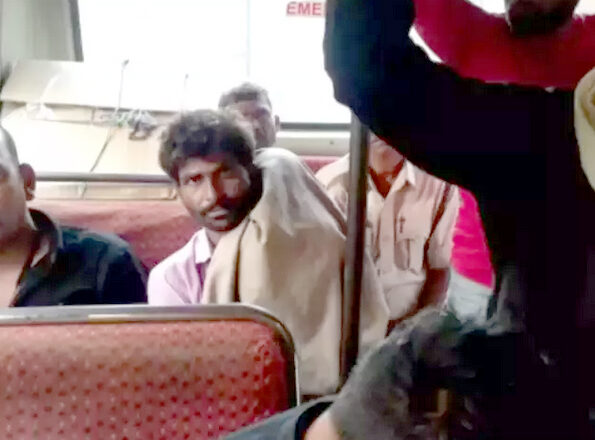 शर्मनाक हालात : एंबुलेंस नहीं मिलने पर मामा भांजी के शव को कंधे पर लेकर बस से हुआ रवाना