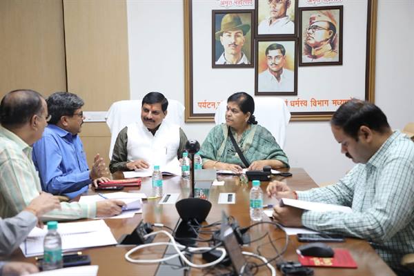 कालिदास समारोह की सभी व्यवस्थाएँ करें सुनिश्चित : मंत्री सुठाकुर