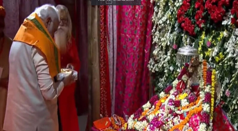 दुल्हन सी सजी अयोध्या पीएम मोदी ने रामलला के किये दर्शन पूजन