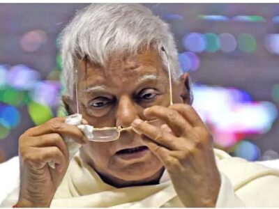 इलाज के लिए सिंगापुर पहुंचे लालू यादव, बेटी रोहिणी यादव एयरपोर्ट पर लेने पहुँची