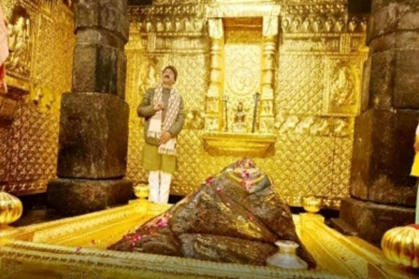 केदारनाथ गर्भगृह से अध्यक्ष अजेंद्र अजय की फोटो वायरल