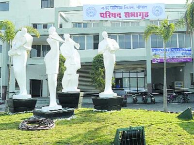 नेताओं को समारोह से फुर्सत नहीं,2 महीने पहले बने चैंबर में बैठे कैसे