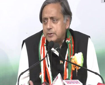 कांग्रेस में अध्यक्ष की भूमिका स्पष्ट ,अध्यक्ष को काम तो गांधी परिवार के साथ ही करना पड़ेगा – शशि थरूर