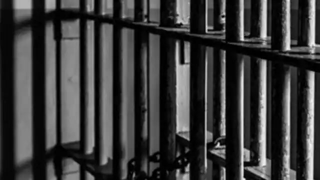 रायबरेली जिला जेल में बंदी ने गमछे के सहारे फांसी लगाकर की खुदकुशी, मचा हड़कंप