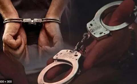 पुलिस ने सट्टा लगाने वाले बुकी को रंगे हाथों पकड़ाया, 26 हजार रुपए नकद और 5 मोबाइल