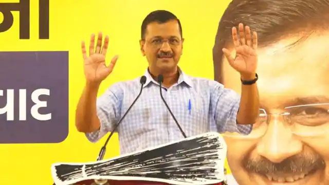 गुजरात की महिलाओं के लिए केजरीवाल का बड़ा ऐलान, सरकार बनी तो खाते में देंगे इतने रुपए