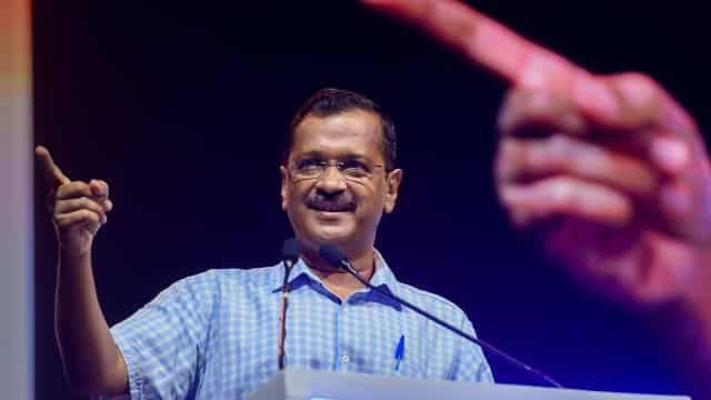 केजरीवाल ले आए ‘IB रिपोर्ट’! बोले- गुजरात में हारेगी भाजपा, कांग्रेस ने भी पूछ लिया बड़ा सवाल