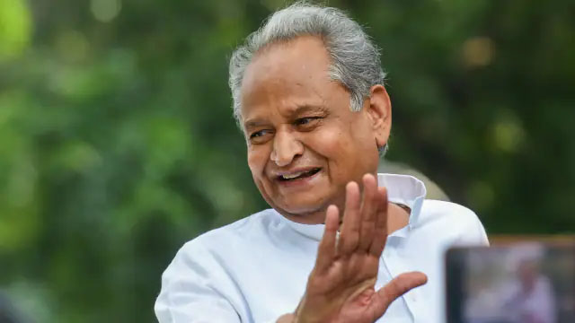 अशोक गहलोत का चल गया जादू, गहलोत समर्थक मंत्रियों पर सोनिया गांधी का नरम रुख