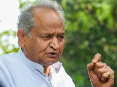 गहलोत का क्या संकेत- ‘राजनीति में जो दिखता है वो होता नहीं, जो होता है वो दिखता नहीं’