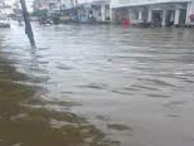 भारी बारिश से बदतर हुए हालत, हाईवे बना तालाब, तैर रही गाड़ियां