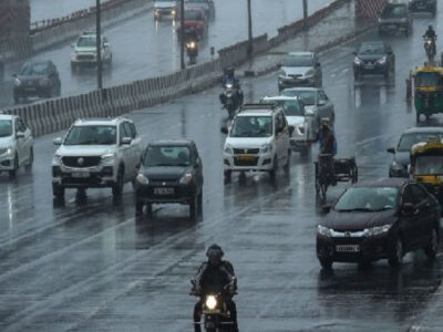 धुंध के साथ हुई दिल्ली की सुबह, कई राज्यों में बरसेंगे बादल, असम में उफान पर ब्रह्मपुत्र