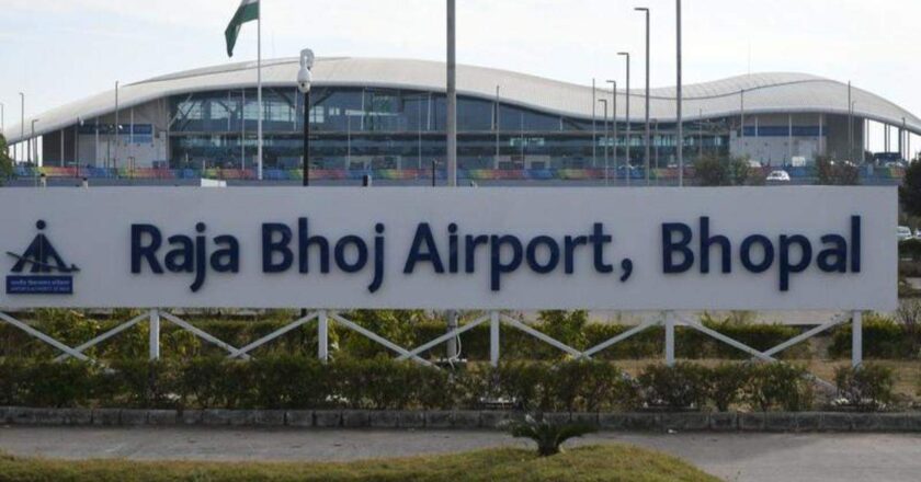 महिला नकली टिकट लेकर पहुंची भोज एयरपोर्ट, सीआइएसएफ ने किया गिरफ्तार