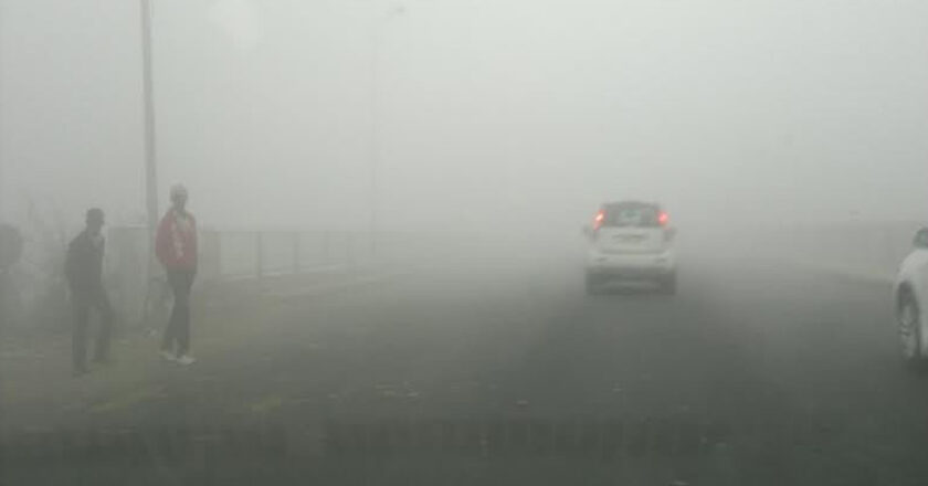 दिल्ली से मध्य प्रदेश तक नजर आया कोहरा