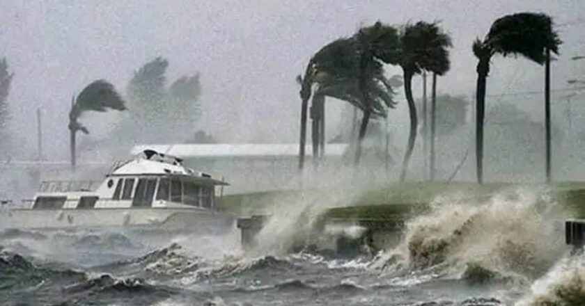 चक्रवात सितरंग का असर, पश्चिम बंगाल सहित 10 राज्यों में अलर्ट