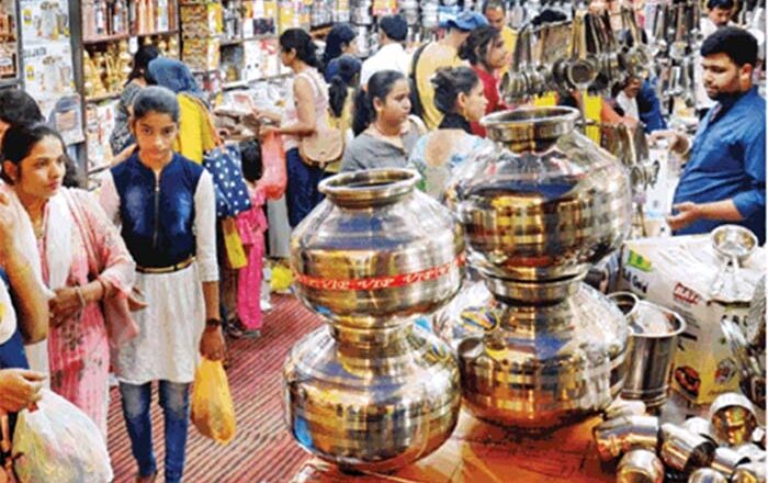 कानपुर: दिल खोल कर की खरीदारी, 3500 करोड़ रुपये से ज्यादा का हुआ कारोबार