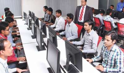 सरकार दिलाएगी पिछड़े वर्ग के युवक-युवतियों को विदेश में प्रशिक्षण रोजगार