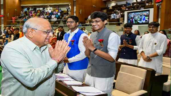 लॉ ग्रेजुएट को आर्थिक मदद, गुजरात सरकार दे रही है आत्मनिर्भर बनने का मौका